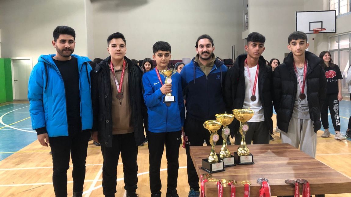 Okulumuz Badminton Genç Erkekler A Kategorisinde İlçe 3.cüsü oldu!